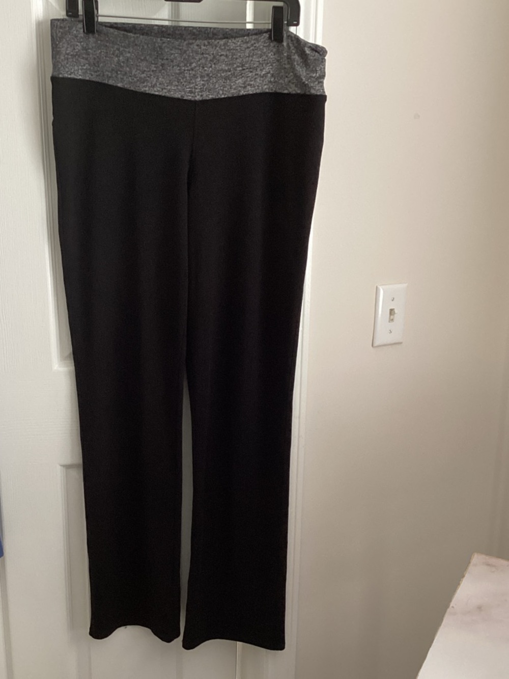 black boot cut yoga pnts with contrast waist band